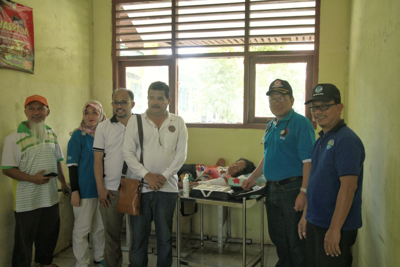 Bakti Sosial Pelayanan Kesehatan Gratis Ikatan Dokter Indonesia (IDI) Wilayah Riau