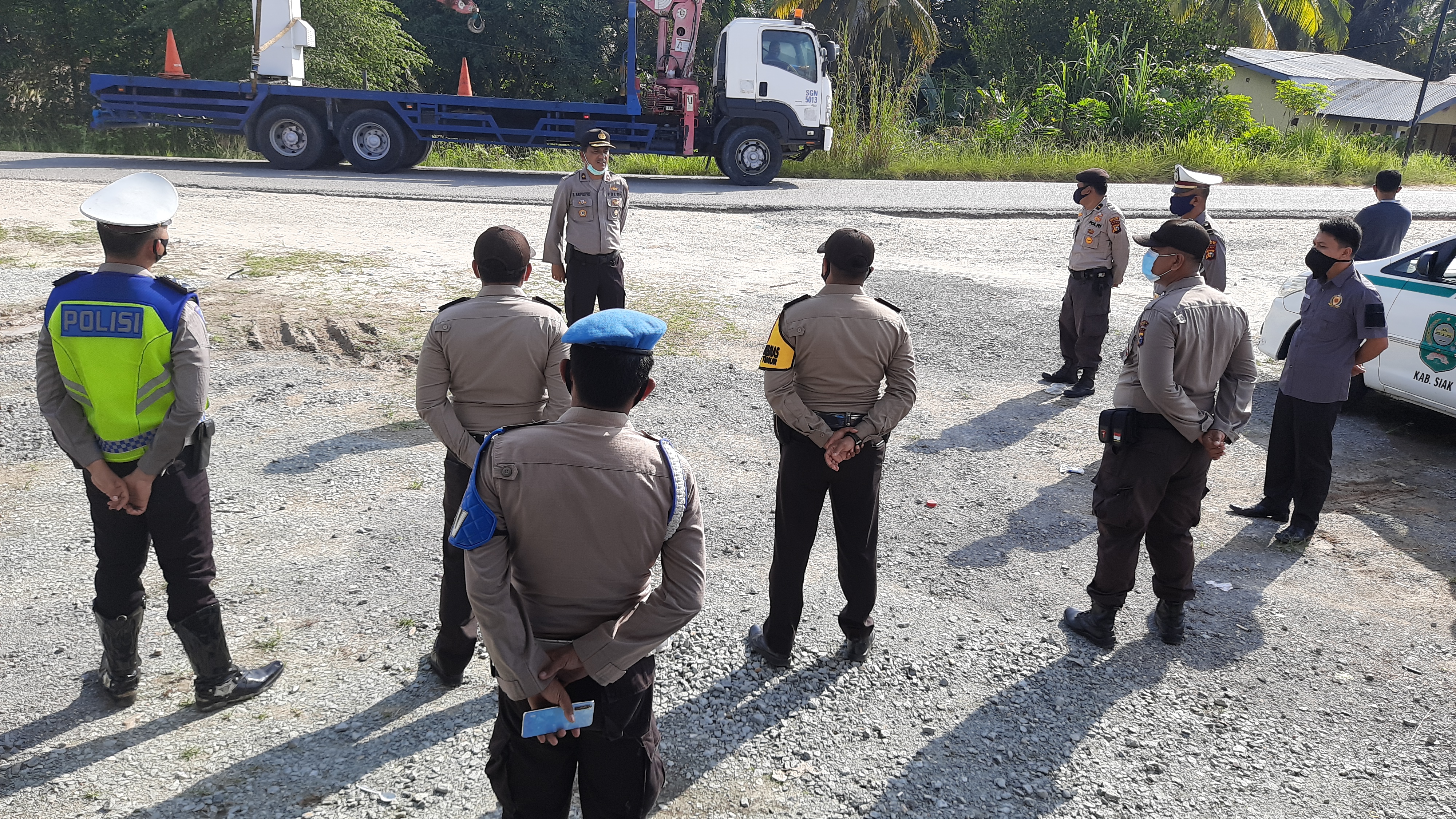 Hari Kedua PSBB di Siak, Kompol Birma Beri Arahan Pengamanan di Pos Check Poin Minas
