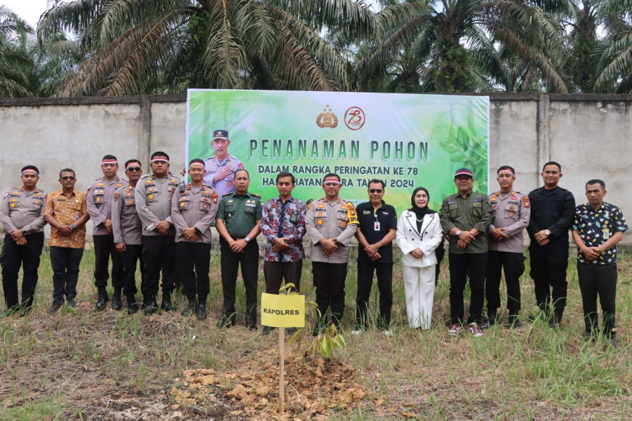 Jelang Puncak Hari Bhayangkara Ke 78, Polres Rohul Bersama Polsek Jajaran Tanam  Ribuan Bibit Pohon