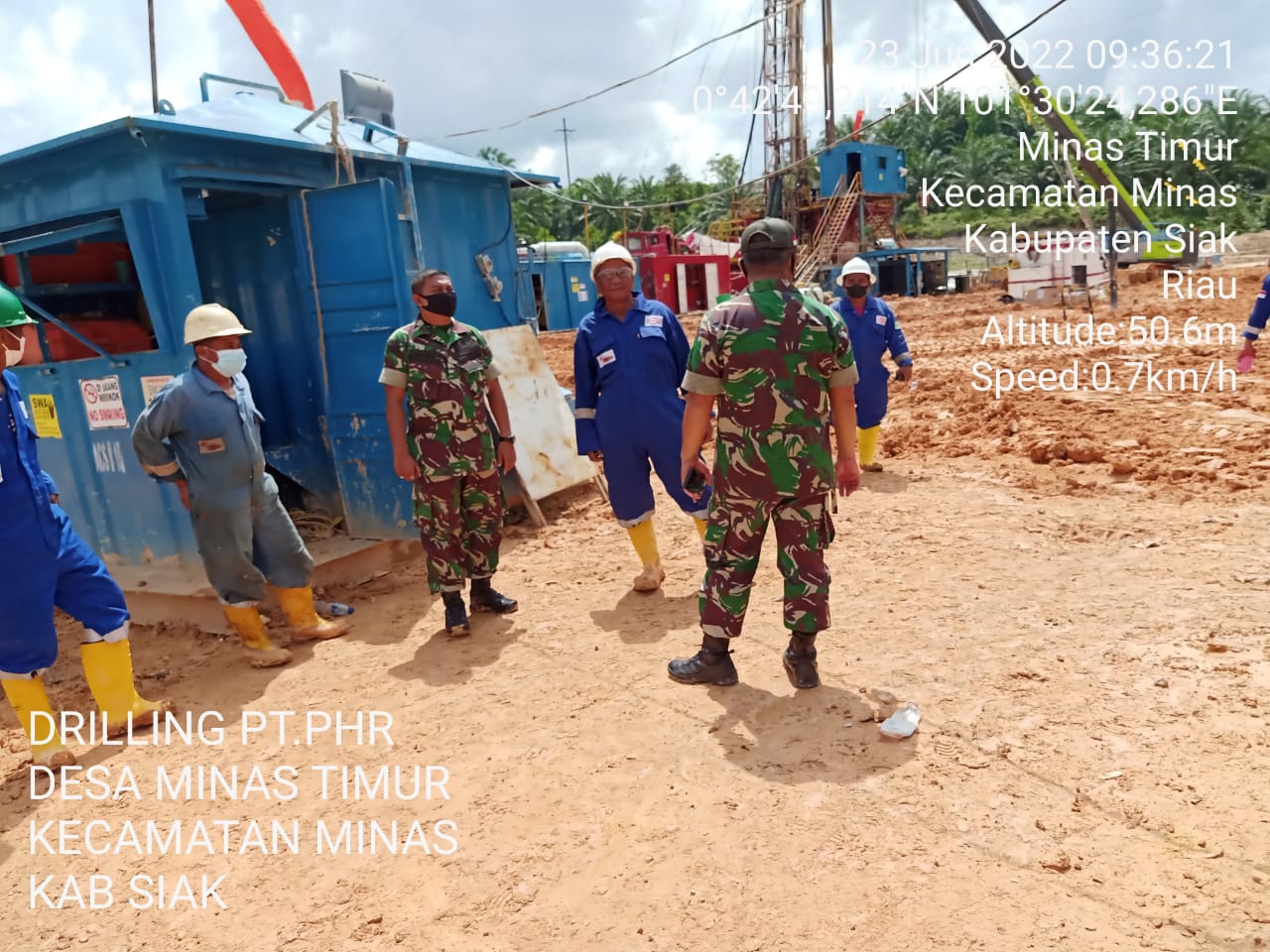 Tiga Anggota Koramil Minas Ini Tetap Rutin Patroli Drilling Disejumlah Lokasi PT PHR