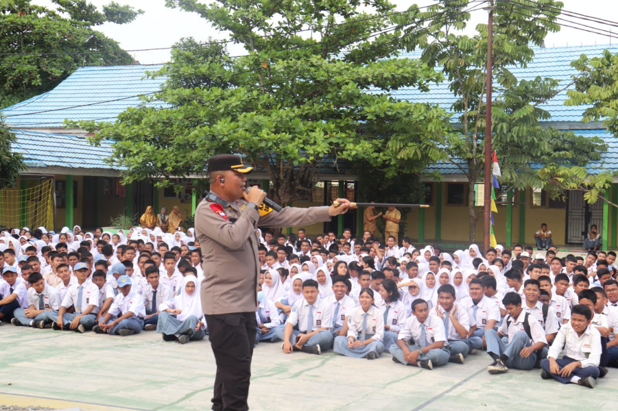 Police Goes To School, Kapolres Pelalawan Pimpin Kunjungan Edukasi & Sosialisasi Ke SMK N 1 Pangkalan Kerinci