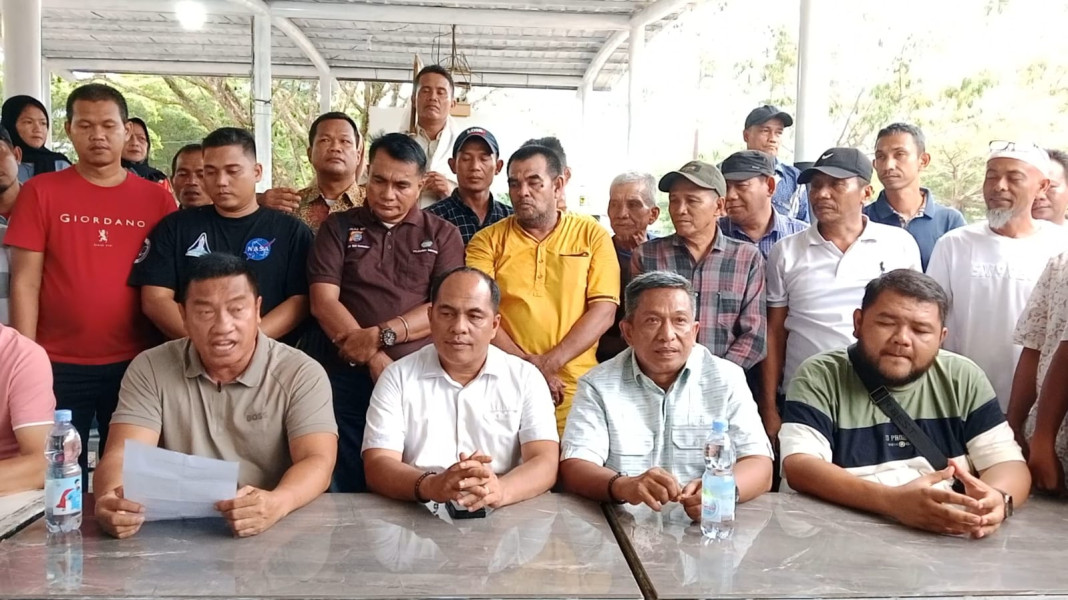 Paslon Nomor 3, Anton-Poti, Unggul Di Pilkada Rohul 2024 & Gelar Tradisi Mandi Bersama
