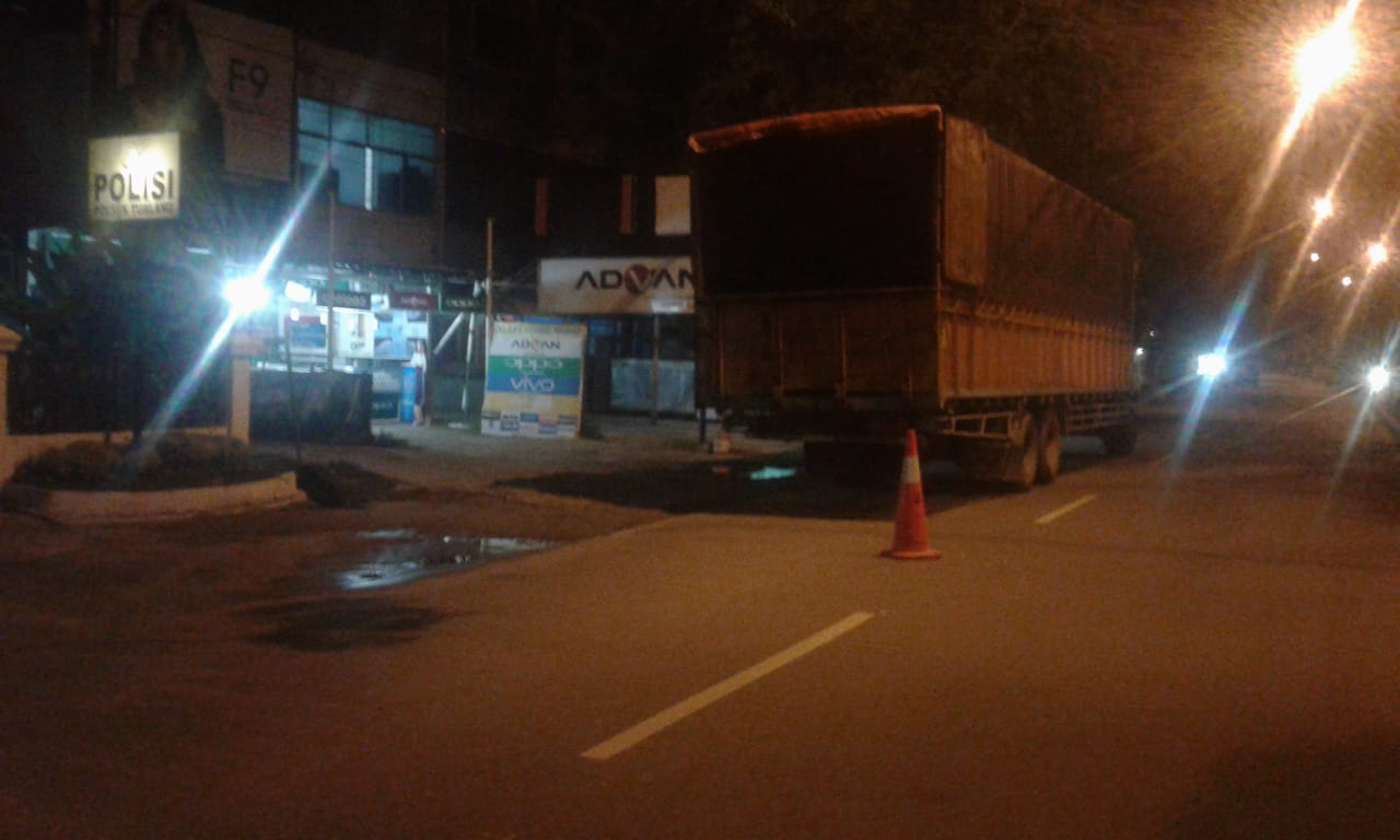 Akibat Pengaruh Minuman Tuak Supir Truck Nyasar ke Feri Penyebrangan Hingga Ditilang Polisi