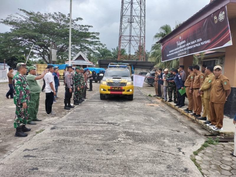 Babinsa Koramil 03/Minas Ikuti Apel Pendistribusian Logistik Pemilu 2024 Dari PPK Menuju PPS Tiap-tiap Desa di Sungai Mandau