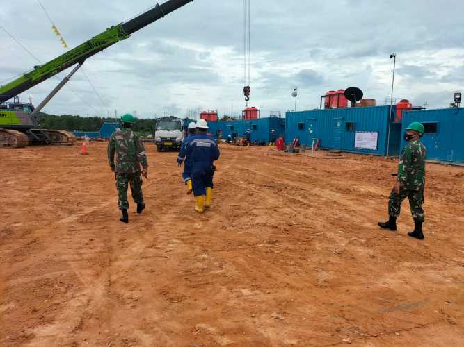 Jaga Keamanan OVN di PHR, Serma M Nasir & Sertu Ardhi Syam Continue Lakukan Patroli di 4 Lokasi Drilling 