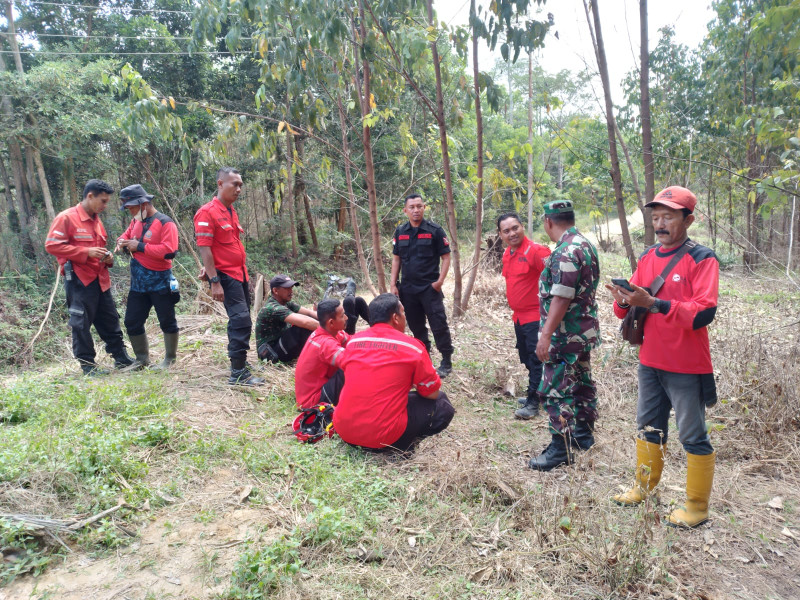 Giat Penanggulangan Karhutla Serma Benriyadi Lakukan Patroli di Kampung Lubuk Umbut