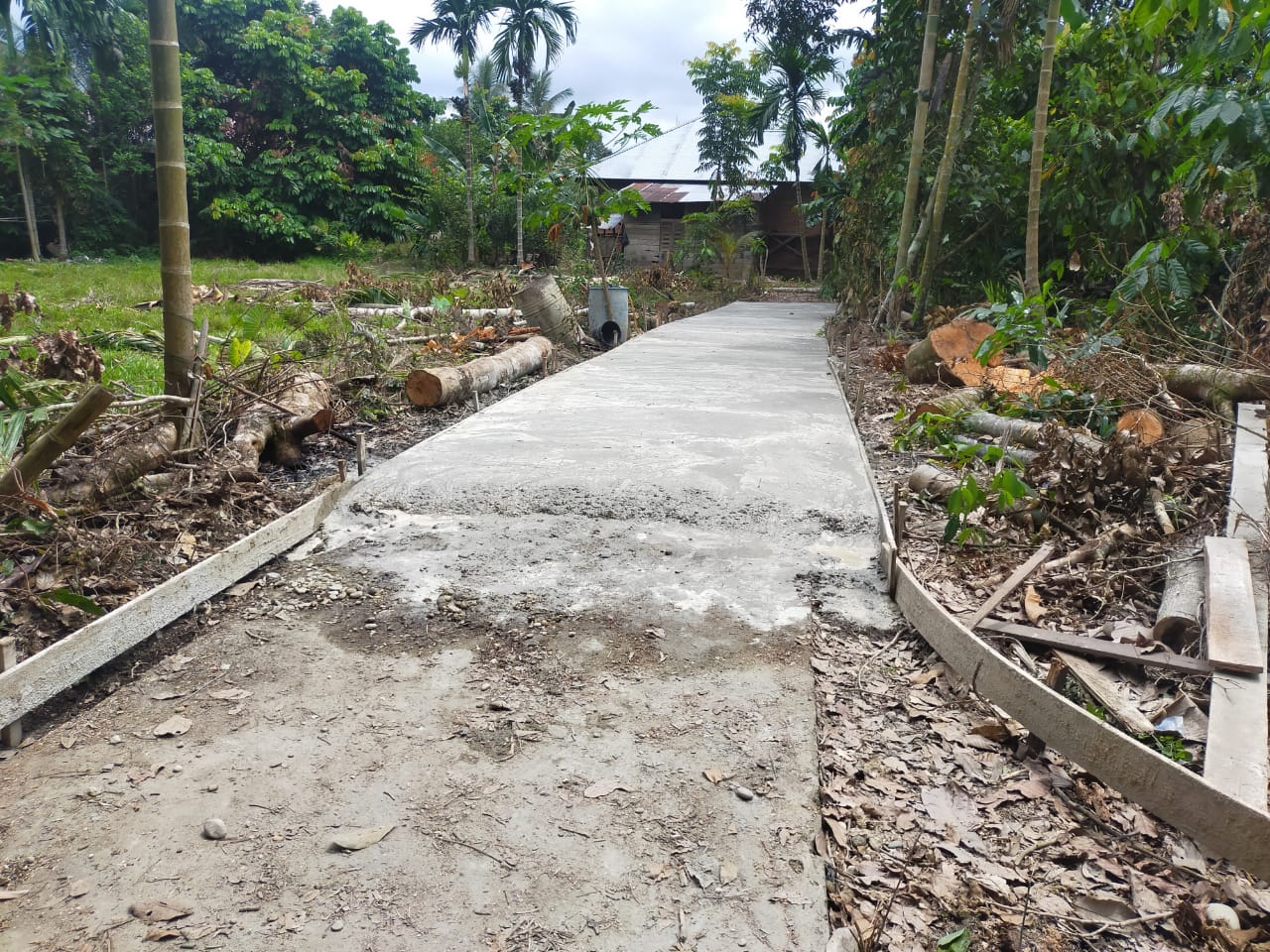 Miris! Proyek Semenisasi Desa Sipungguk Tanpa Papan Informasi, Warga : Periksa & Proses kadesnya