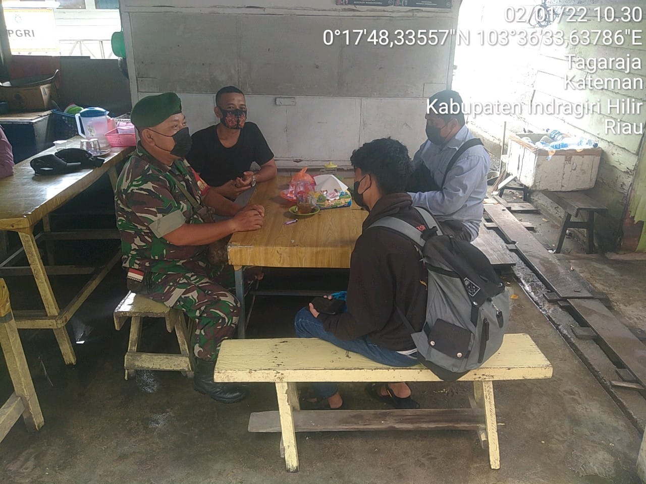 Sertu J Pasaribu Melaksanakan Gakplin ke Warung-warung