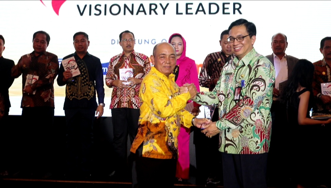 Sukses Dengan Penguatan Inovasi Daerah, Bupati Harris Kembali Menerima Penghargaan