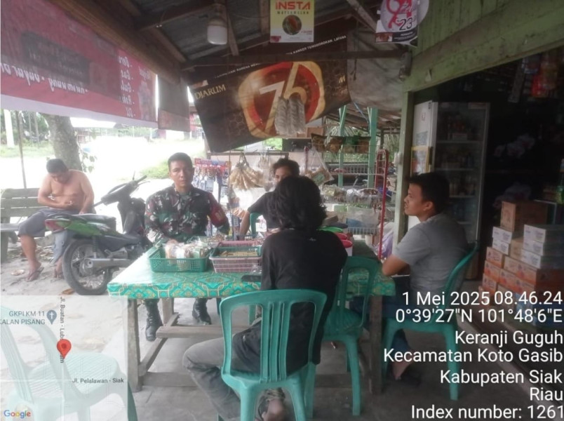 Babinsa Koramil 04/Perawang Gelar Komsos di Pangkalan Pisang, Imbau Warga Jaga Kesehatan dan Kebersihan Lingkungan Babinsa Koramil 04/Perawang Gelar Komsos di Pangkalan Pisang, Imbau Warga Jaga Kesehatan dan Kebersihan Lingkungan