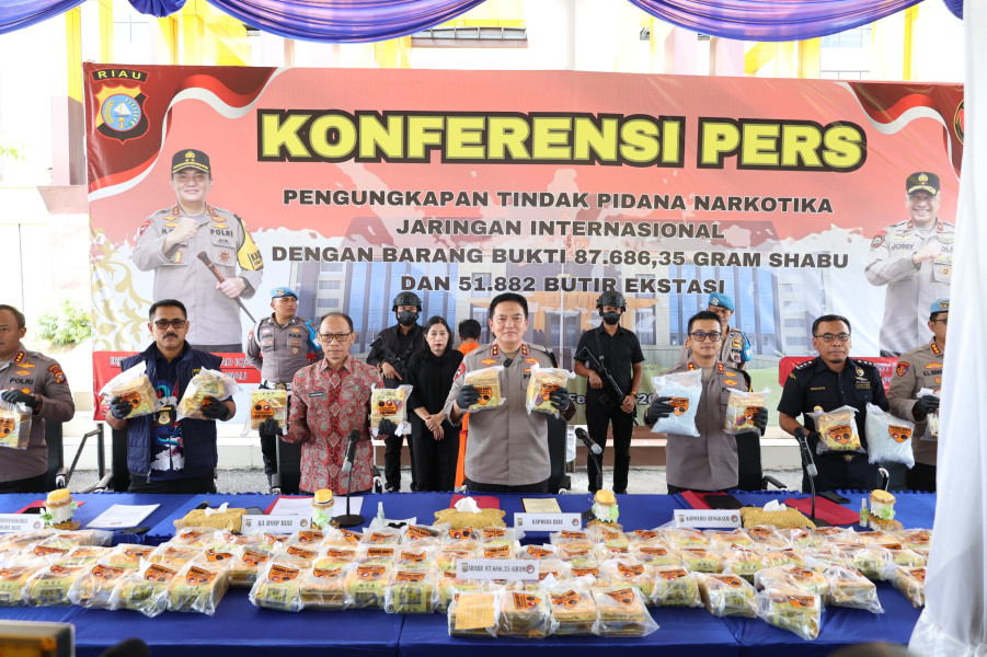 Polda Riau Ungkap Jaringan Narkotika Internasional, 87 Kg Sabu dan 51 Ribu Butir Ekstasi Disita