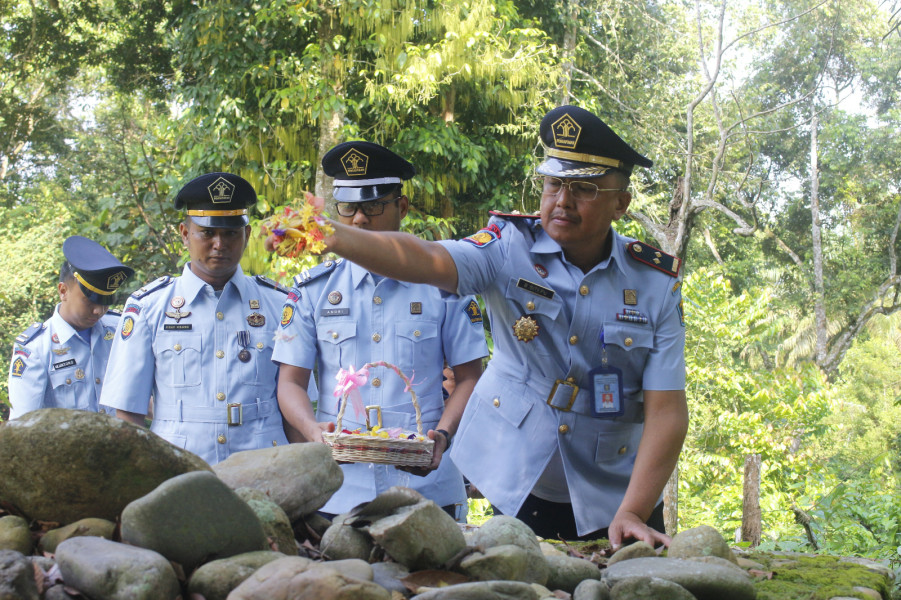 Kalapas Pasir Pengaraian Beserta Jajarannya Ziarah Di Makam Raja Rambah