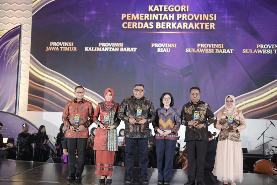 Plt Kadisdik Edi Rusma Dinata Terima Apresiasi Penghargaan dari Kementerian, Ketua KNPI Riau Bilang ini