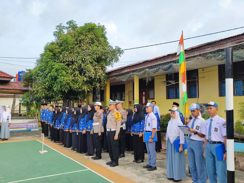 Sempena Operasi Keselamatan, Kasat Lantas Polres Inhu Jadi Irup di SMKN I Rengat