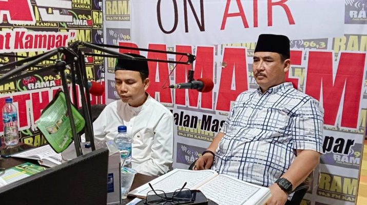 Juswari Anggota DPRD Kampar Mengikuti Tadarus Qur'an Di Radio Rama FM