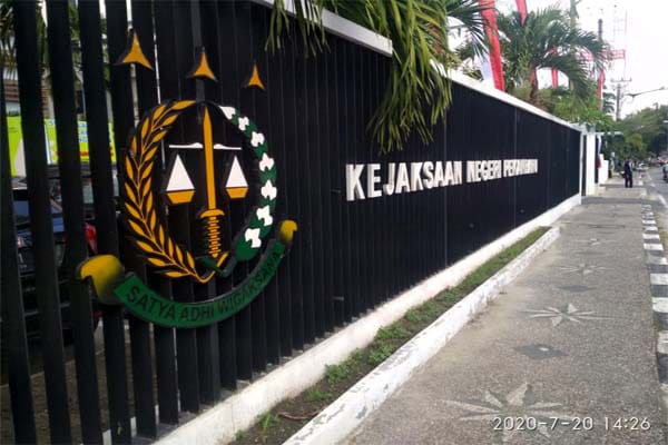 Diduga Lindungi Oknum DPRD, Kejari Pekanbaru Dinilai 'Main Mata'