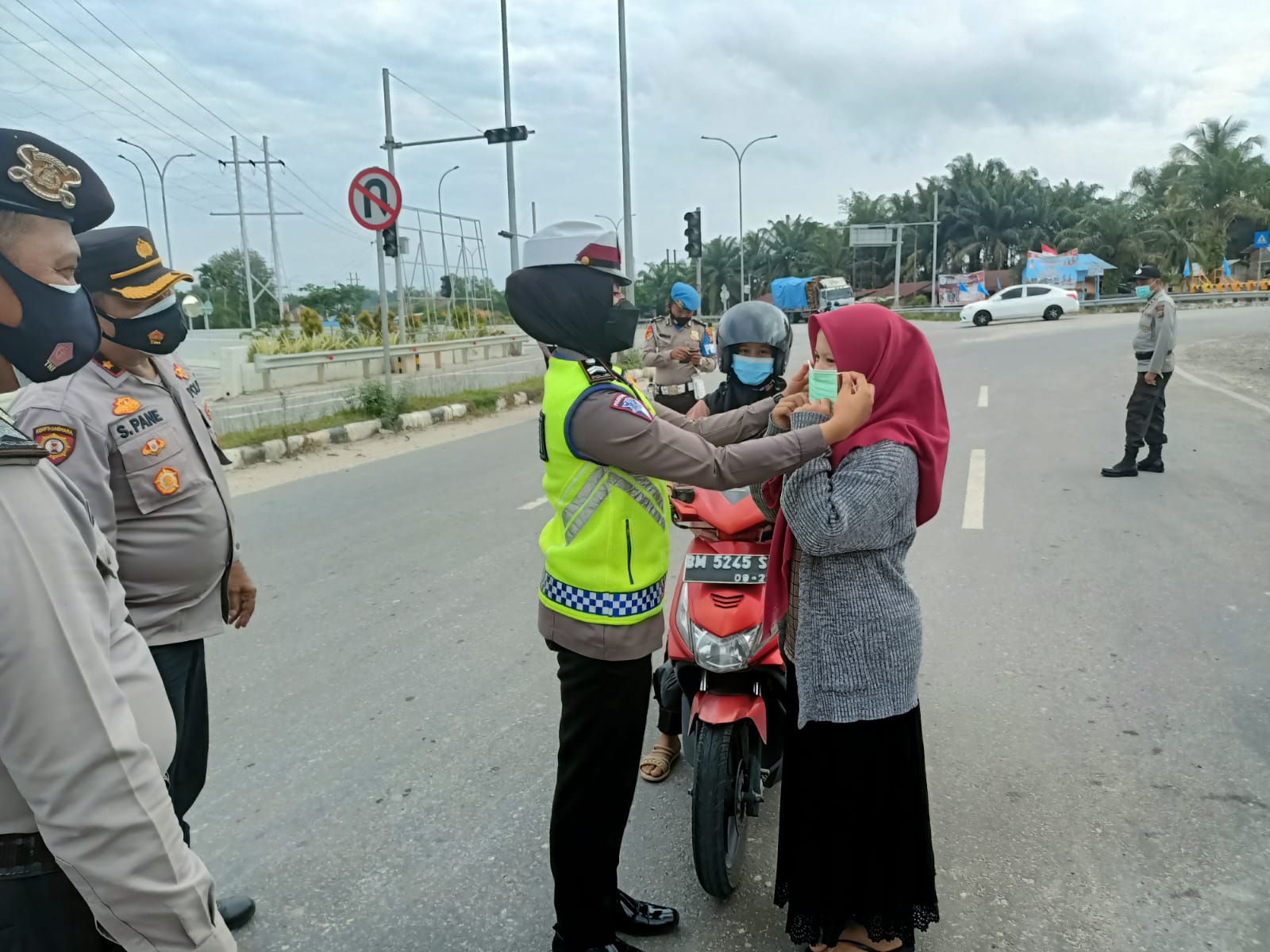 Penyekatan PPKM Level 3 Masih Terus Dilakukan Polsek Minas, Berikut Jumlah Kendaraan Yang Terjaring