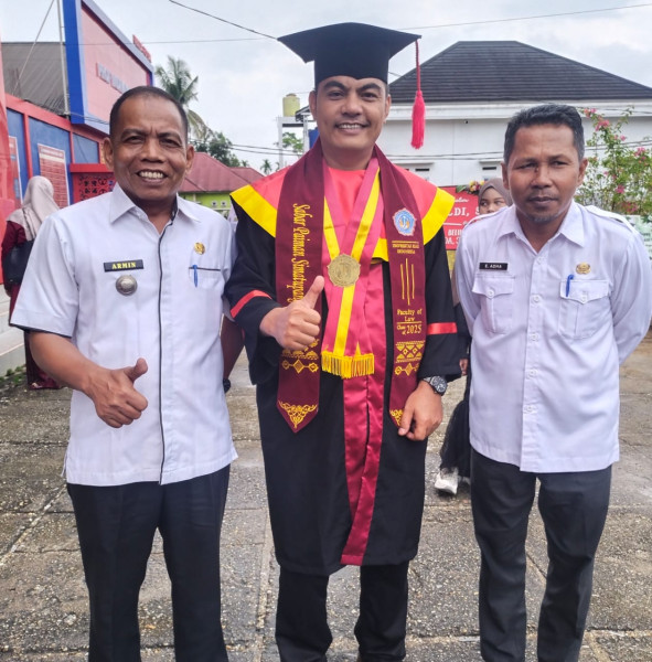 Sambil Kejar Tayang, Jurnalis Ini Sukses Raih Gelar SH di UNRIDA Sambil Kejar Tayang, Jurnalis Ini Sukses Raih Gelar SH di UNRIDA
