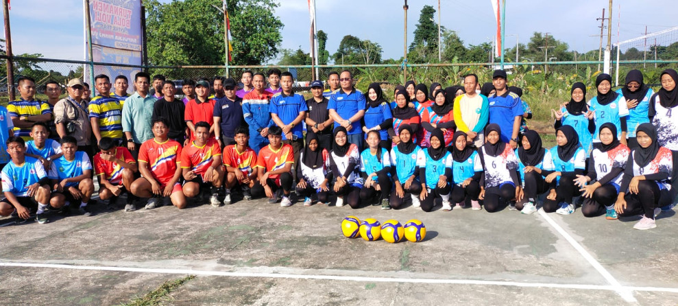Buka Turnamen Bola Voli Kapolsek Minas Cup, Kompol Wan Mantazakka SH MH Ingatkan Pemain Tetap Jaga Sportivitas