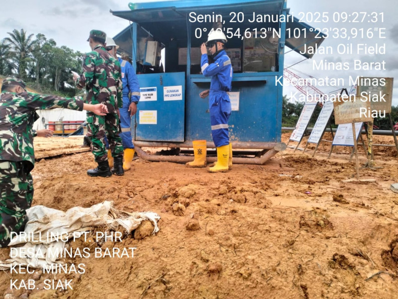 Babinsa Patroli Lokasi Pengeboran Minyak PHR Minas, Keamanan Terjaga