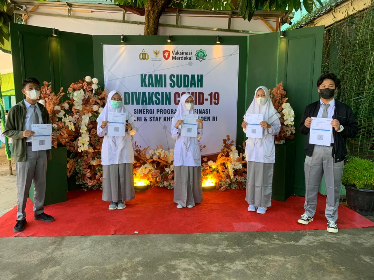 Vaksinasi Merdeka TNI - POLRI di Pondok Pesantren KH Ahmad Dahlan Kuansing