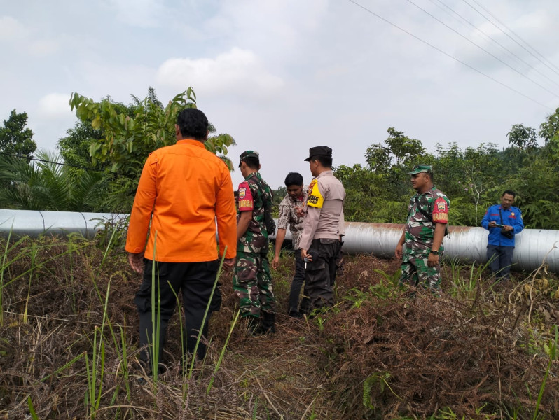 Babinsa Kelurahan Minas Jaya, Serma Muhajir Ajak Warga Binaan dan MPA Patroli Guna Antisipasi Karhutla di Wilayah Rawan Kebakaran