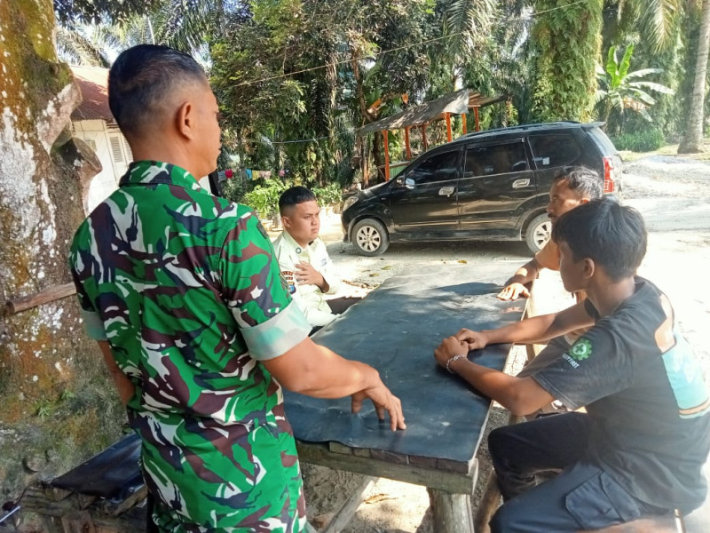 Babinsa Koramil 03/Minas Gencar Sosialisasi Bahaya Narkoba kepada Masyarakat di Kp Minas Timur