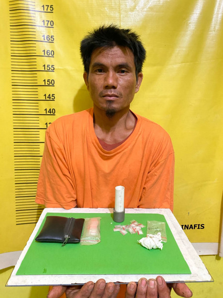 Sedang Asik Duduk, Yudi Digrebek Polsek Kelayang, 15 Paket Sabu Disita
