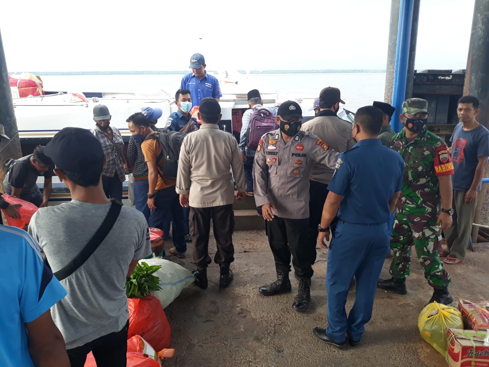 Sasar Masyarakat di Pelabuhan Teluk Dalam, Polsek Kuala Kampar Gelar Operasi Yustisi