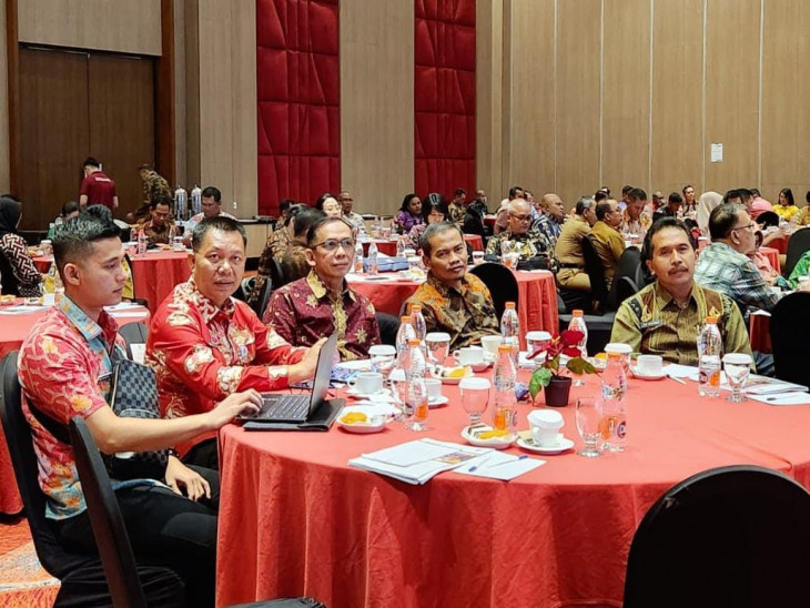 Bersama Kemendagri, Pj Sekda Kampar Ir. Azwan, M.Si Hadiri Penyusunan Draft IKK - LPPD Yang Dihadiri Sekda Se Indonesia