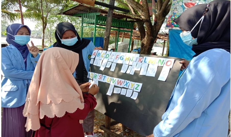 Mahasiswa KUKERTA UNRI Lakukan Pendampingan Metode Belajar Kelompok di Kampung Pinang Sebatang