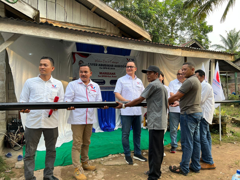 Sayed Abubakar Assegggaf Berikan Bantuan Tiang Listrik pada Masyarakat Bangko Permata DPW Perindo Riau Serahkan Tiang Listrik di kepenghuluan Bangko Lestari