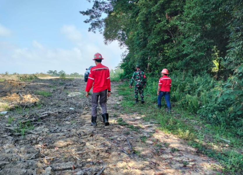 Babinsa Koramil 03/Minas Sertu Joko Purnomo Aktif Patroli Karhutla di Sungai Mandau