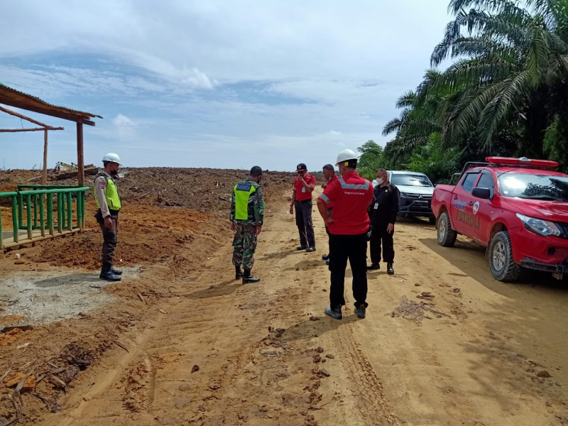 Giat Penanggulangan Karhutla Serka Alif N Lakukan Patroli di Kampung Teluk Lancang 