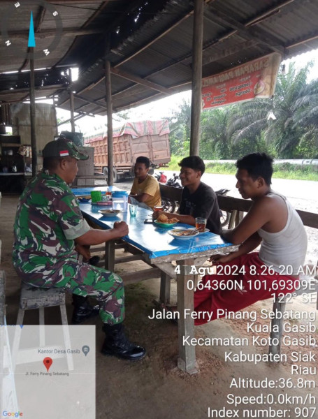 Melalui Komsos, Sertu Sarju Ajak Warga di Kampung Kuala Gasib Peduli Kebersihan Lingkungan & Kesehatan