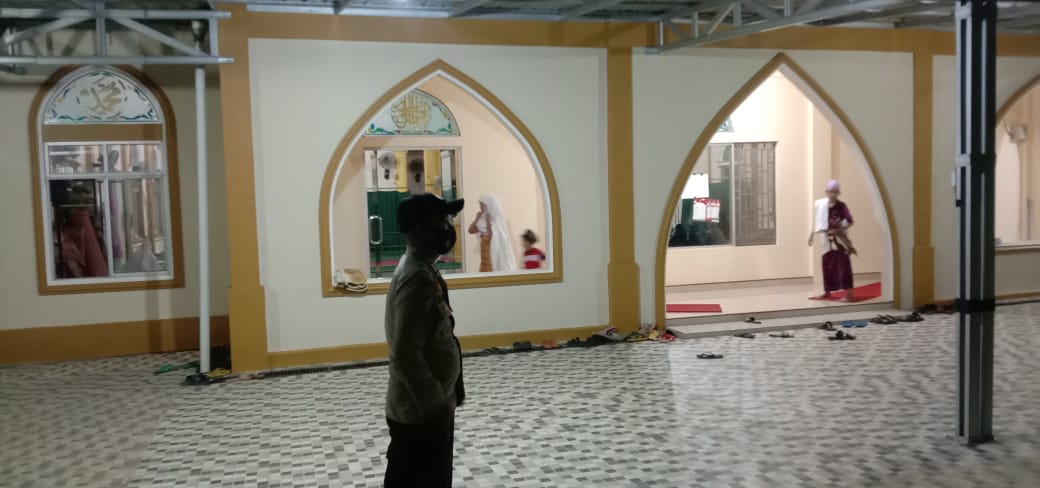 Di Masjid Desa Tambak, Polsek Langgam Patroli OPS Ramadhan 1443 H