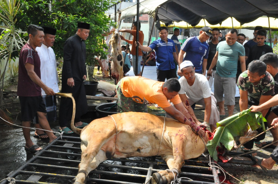 Korem 031/Wira Bima Gelar Sholat Idul Adha 1445 H dan Penyembelihan Hewan Qurban