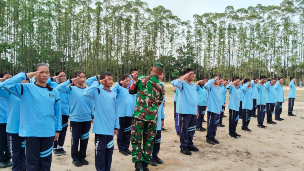 Anggota Koramil 04/Perawang Berikan Pembekalan PBB di SMP Marsudirini Perawang