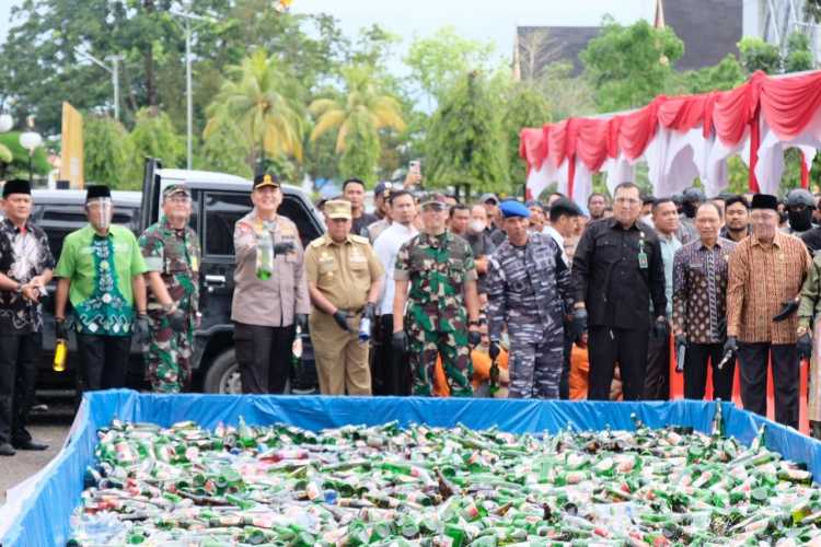 Jaga Khusu’nya Ibadah Ramadhan, Polda Riau Musnahkan Narkoba Hingga Miras dan Knalpot Brong