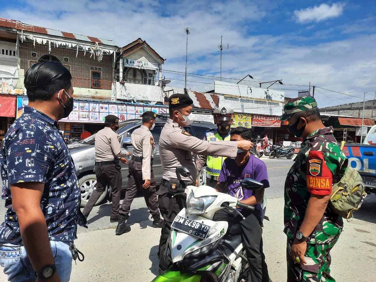 Polsek Minas Laksanakan Yustisi Penertiban Prokes, cegah Penyebaran Virus Covid-19 Bersama Babinsa