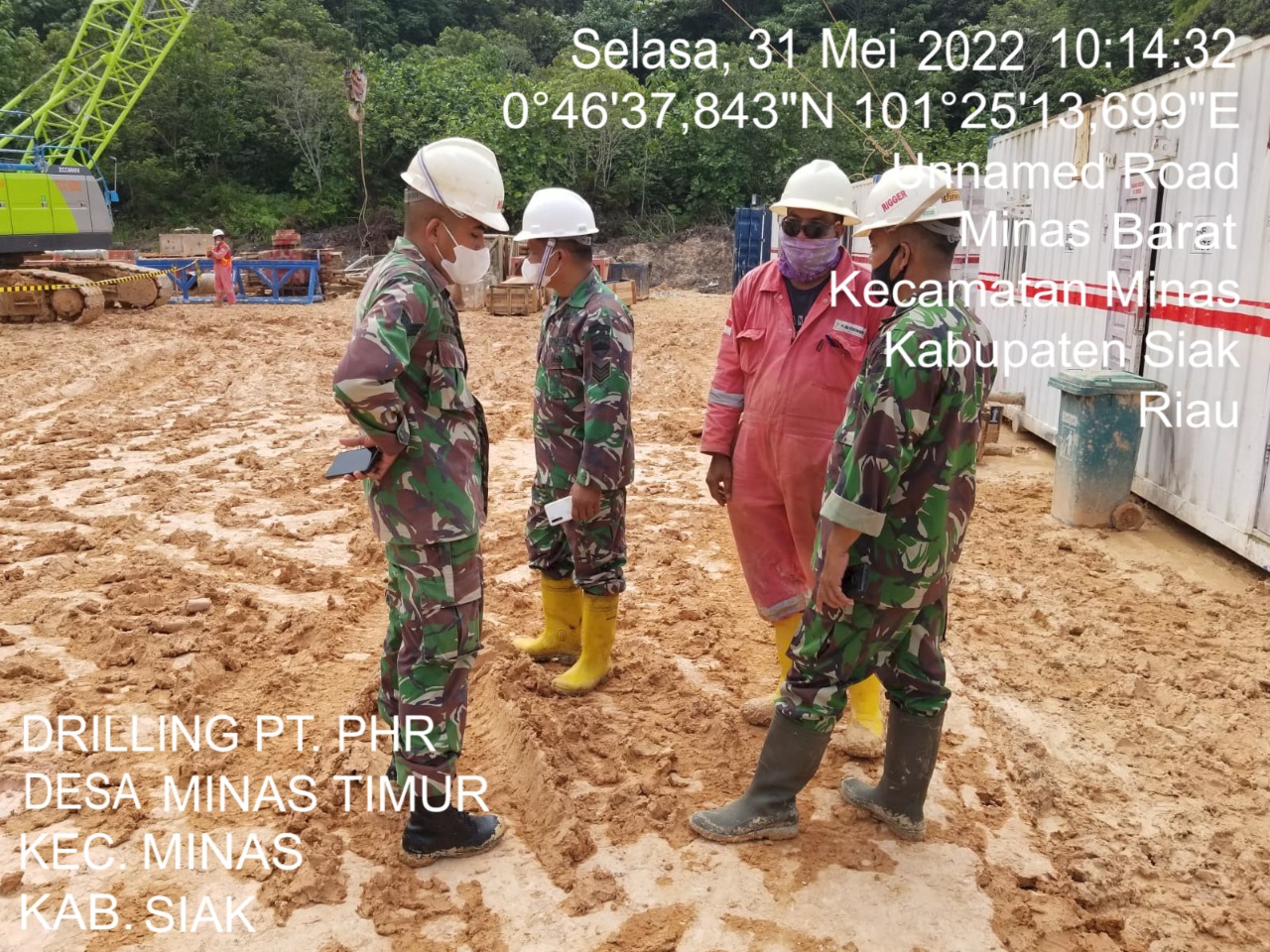 3 Orang Anggota Koramil 03/Minas Ini Lakukan Patroli Drilling di PT PHR Minas