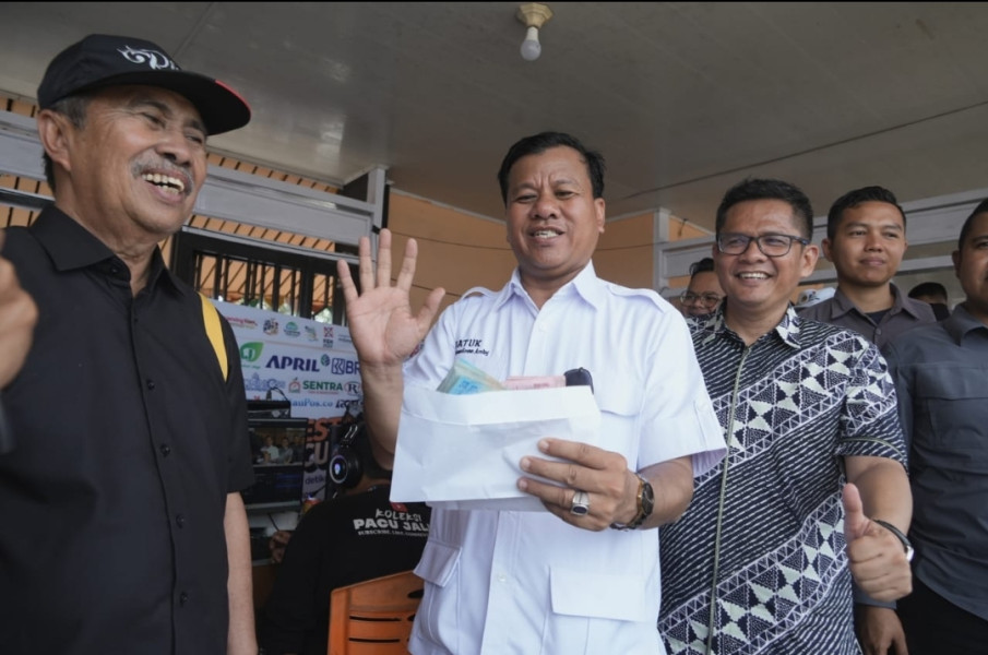 Tutup Pacu Jalur Gubernur Riau Apresiasi Panitia Dan Tambah Bonus Sang Jawara