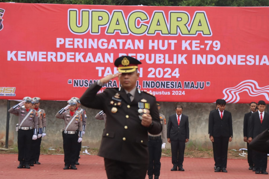 Kapolres AKBP Budi Setiyono Pimpin Upacara HUT Ke-79 RI Di Mapolres Rohul