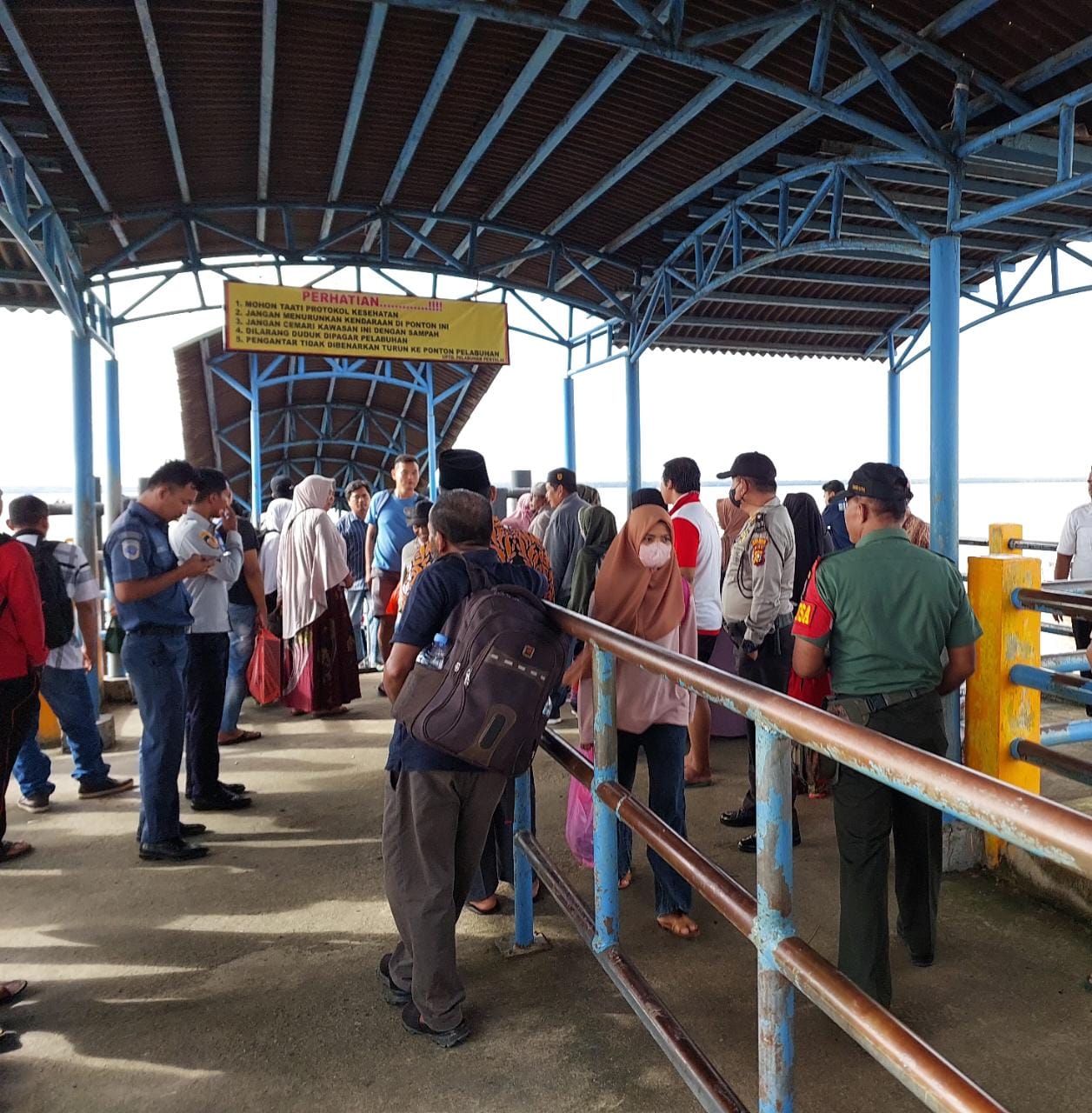 Polsek Kuala Kampar Giat Pengamanan & Pelayanan Terhadap Penumpang Di Pelabuhan