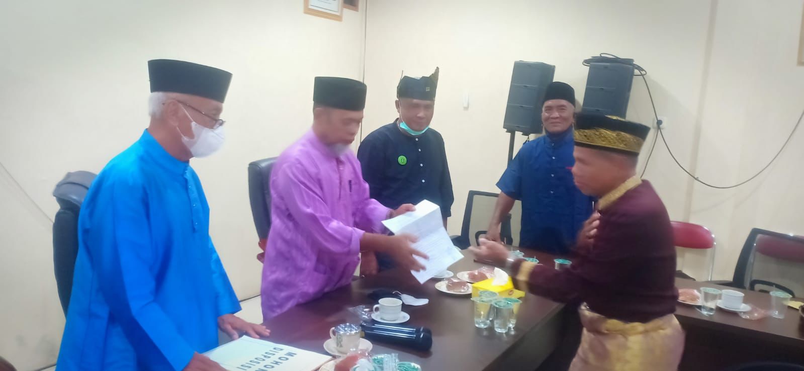 Tokoh Adat Sakai Minas Serahkan Laporan Dugaan Perambahan Hutan Tahura SSH Kepada LAM Riau