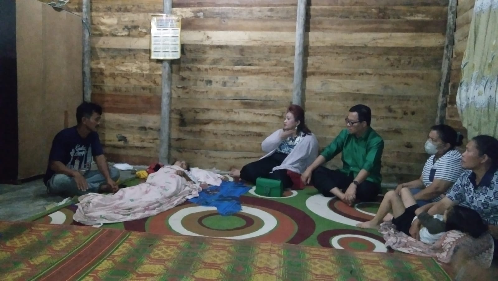 Ibu Yang Lumpuh di Kampung Tualang Dijenguk Anggota DPRD Riau Tumpal Hutabarat