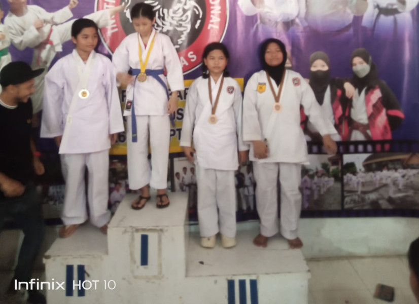 6 Siswa Siswi SDN 02 Minas Barat Juga Raih Juara Dalam Kejuaraan Terbuka Karate Inkanas Akka Championship di Pekanbaru