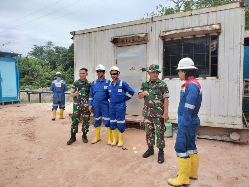 Cegah Gangguan Terhadap OVN di PT PHR, Serma M Nasir & Sertu Ardhi S Giat Patroli Rutin di Lokasi Drilling Minas