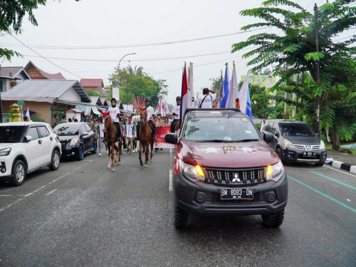 Dimulai dari Kota Pekanbaru, Pawai Kirab Pemilu 2024 Finis di Lapangan Pelajar Bangkinang