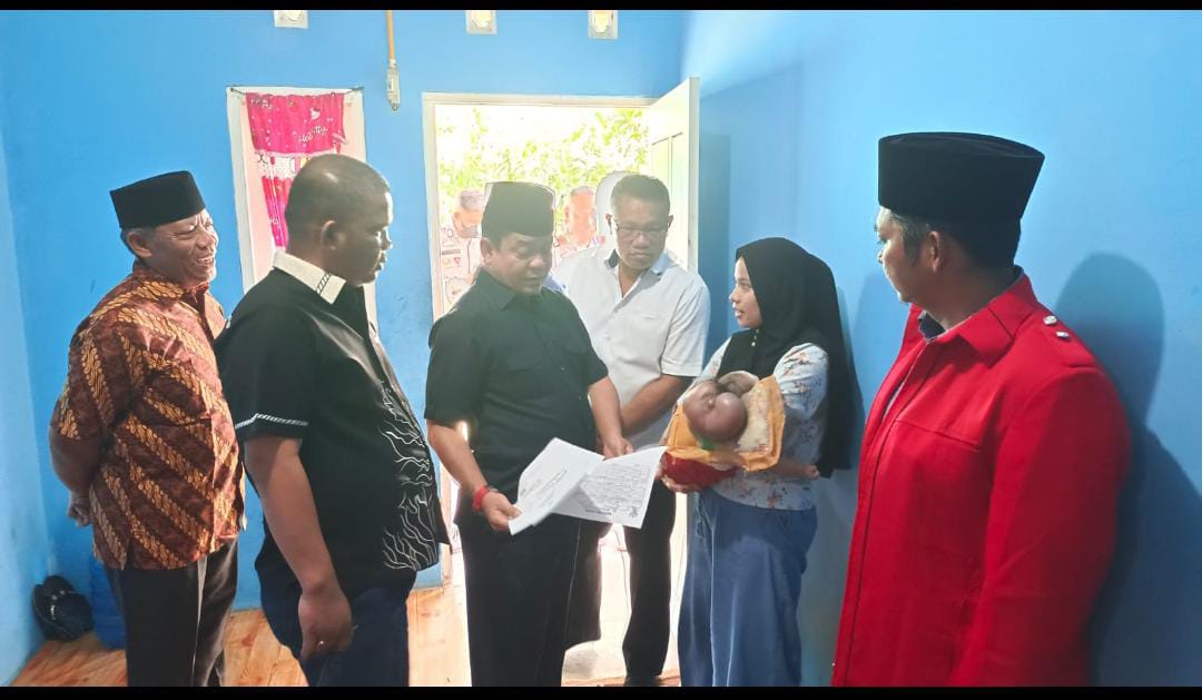 Syafaruddin Poti dan Robin Hutagalung Bawa Bayi Penderita Tumor di Pekanbaru Ke RSUD Arifin Achmad